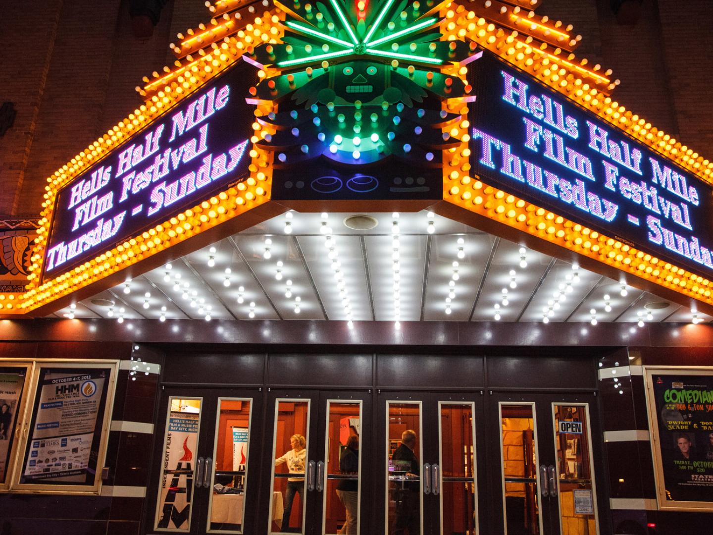 Marquesina de teatro para el Hell’s Half Mile Film & Music Festival