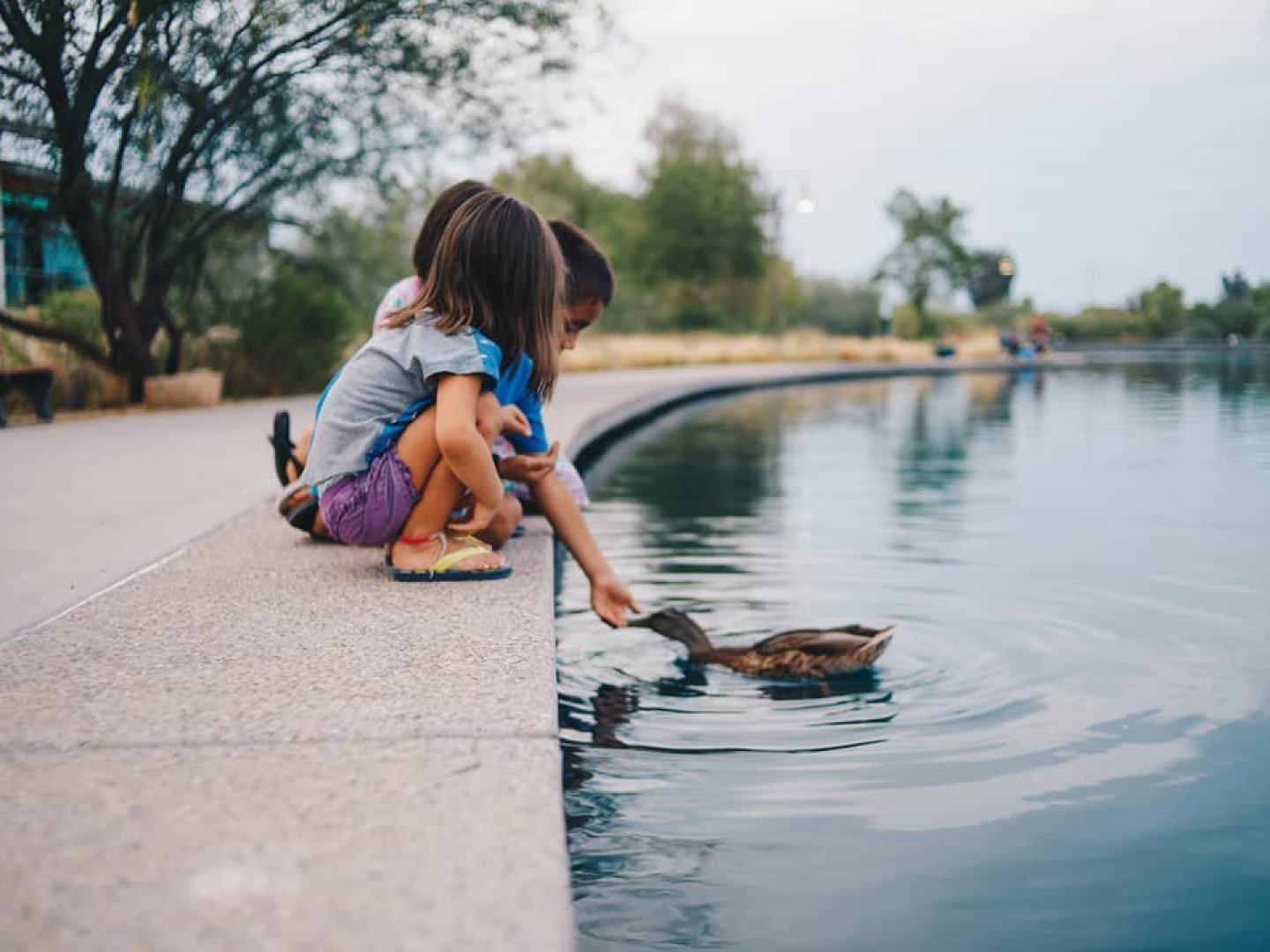 Fazendo novos amigos na Riparian Preserve durante a Gilbert Outdoors Expo