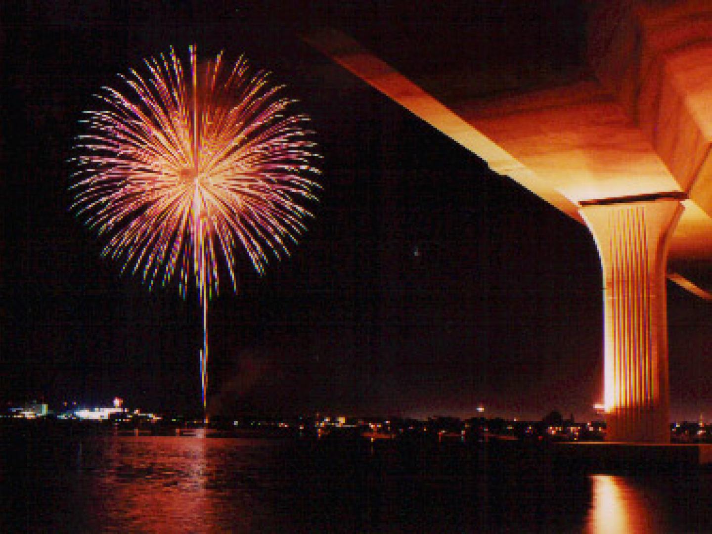 佛罗里达州的斯图尔特在国庆期间的烟火表演