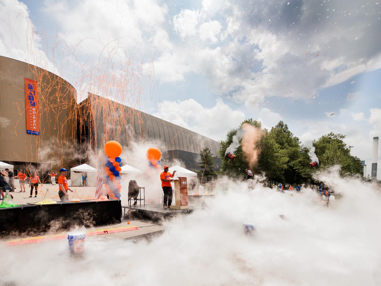 在俄亥俄州哥伦布科学与工业中心科学节上的演示活动