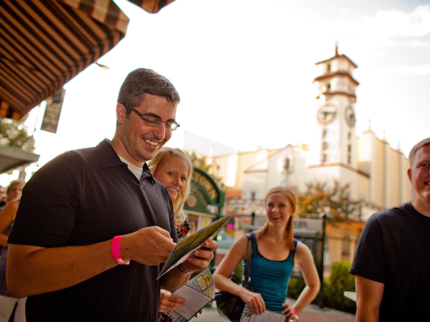 Besucher beim Taste of Downtown Food Festival in Visalia, Kalifornien