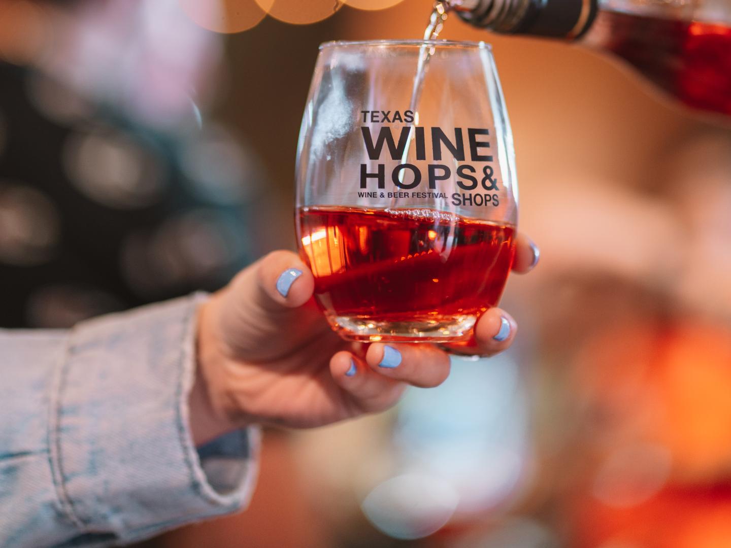 德克萨斯州卢伯克的 Texas Wine, Hops & Shops 德克萨斯州葡萄酒和啤酒节纪念酒杯