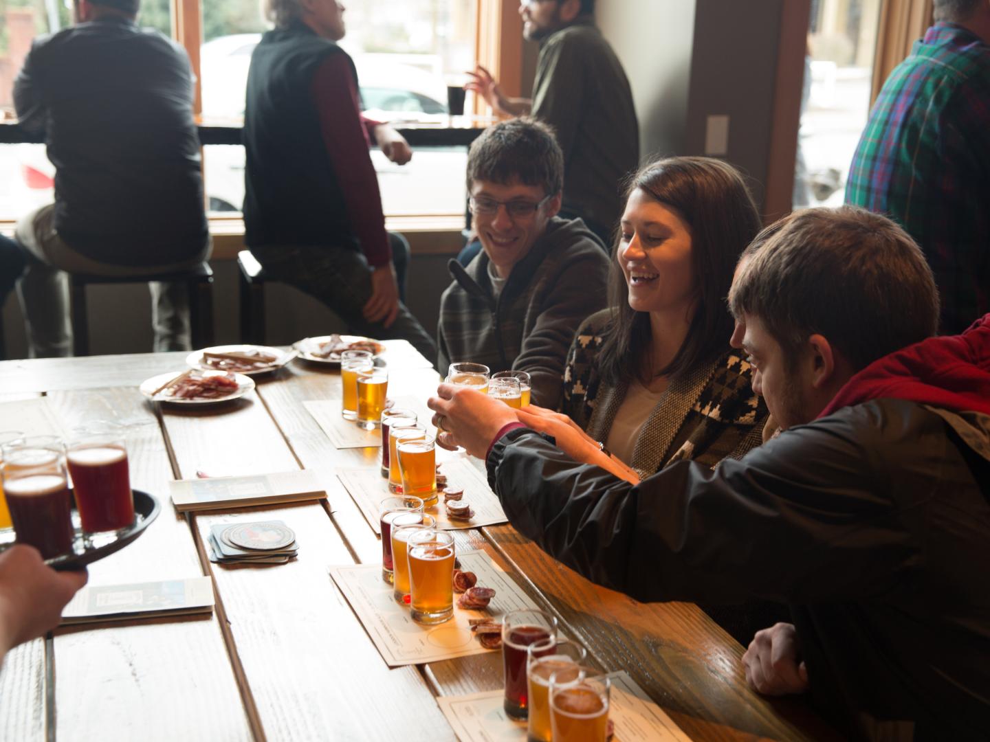 在俄勒冈州波特兰享用精酿啤酒