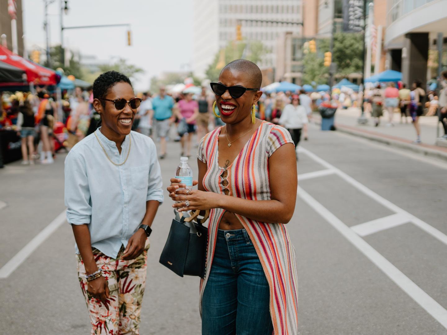 在密西根州大急流城庆祝大急流城骄傲节