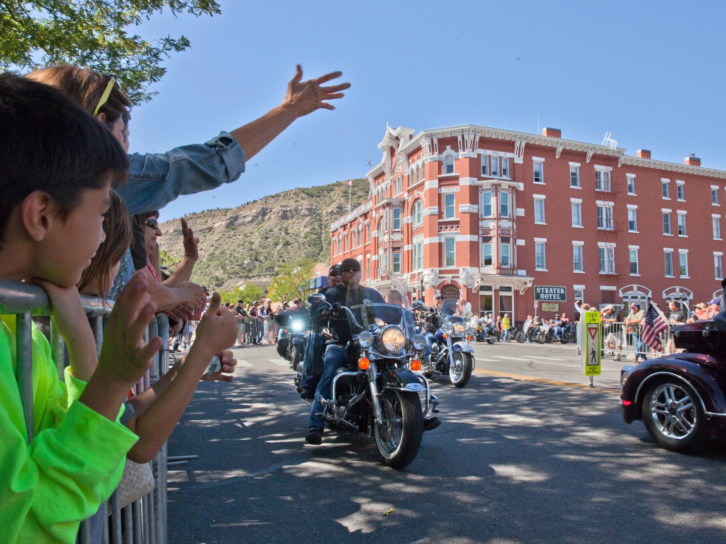 科罗拉多州杜兰戈正在举行四角摩托车拉力赛