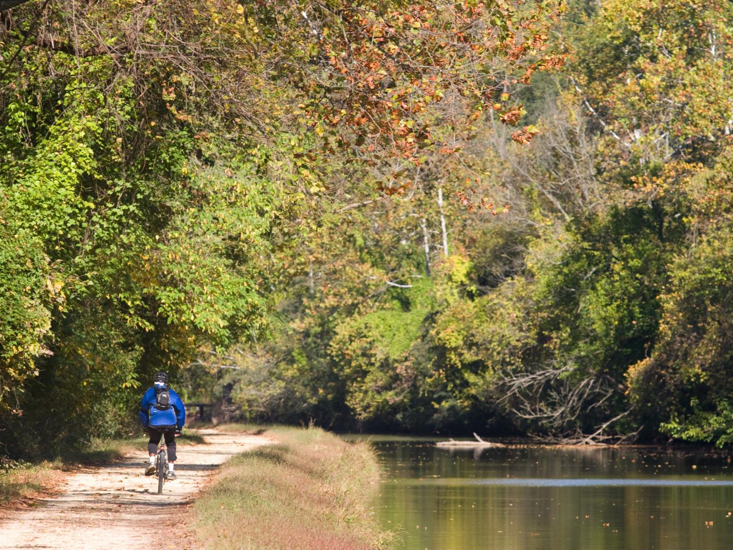 沿古老的切萨皮克和俄亥俄运河骑行