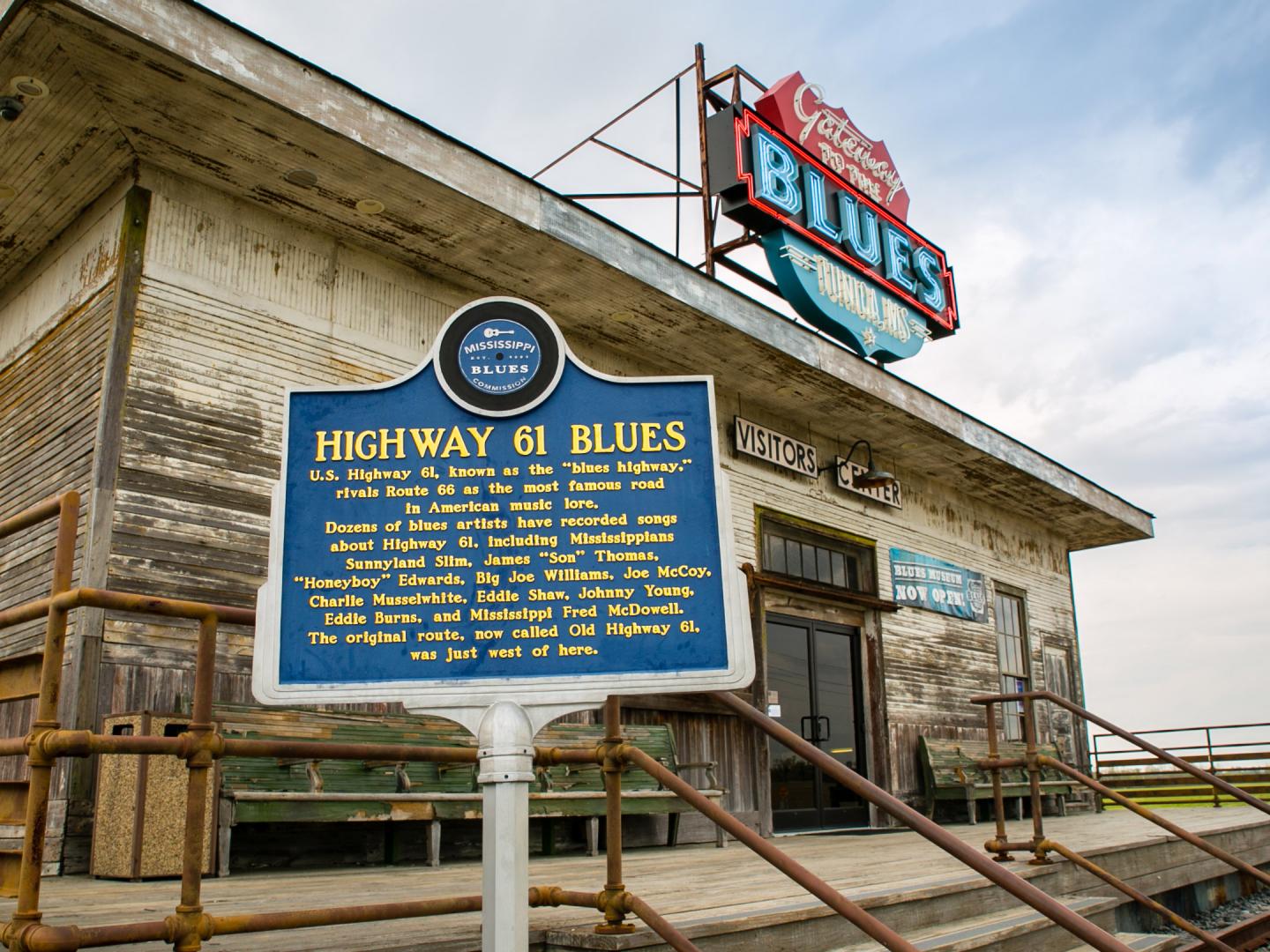 通往图尼卡 61 号公路（蓝调公路）沿途上的蓝调博物馆及游客中心的门户