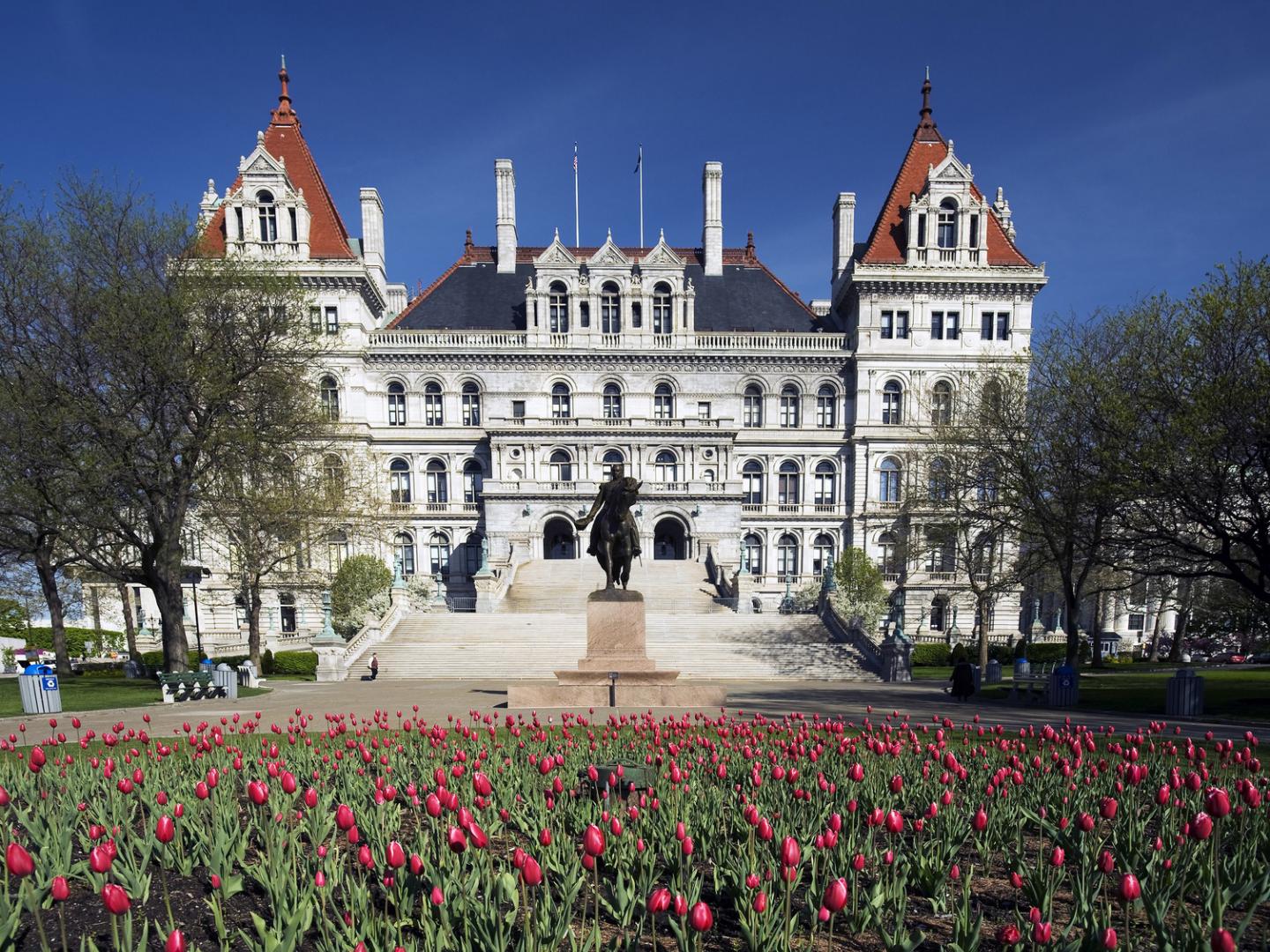 位於阿爾巴尼的紐約州議會大廈