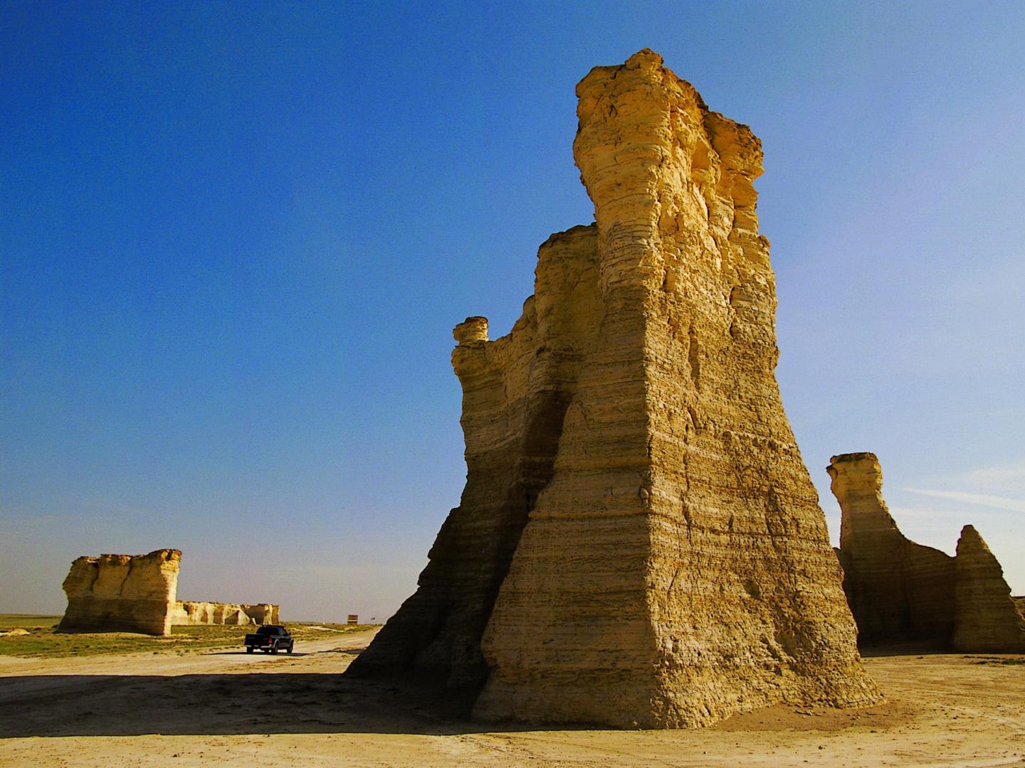 堪萨斯州西北部有 8000 万年历史的堪萨斯州 Monument Rocks（又名“白垩金字塔”）