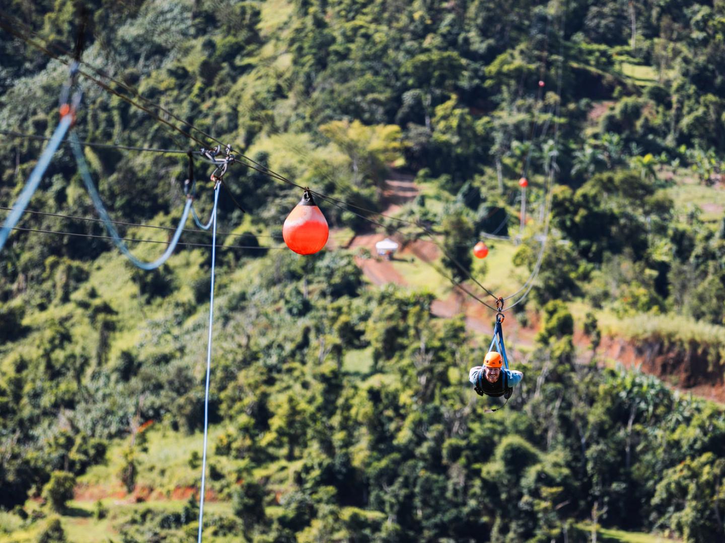 在波多黎各 Toro Verde Nature Adventure Park 自然探险公园体验 The Monster 空中飞索，飞跃苍翠之地
