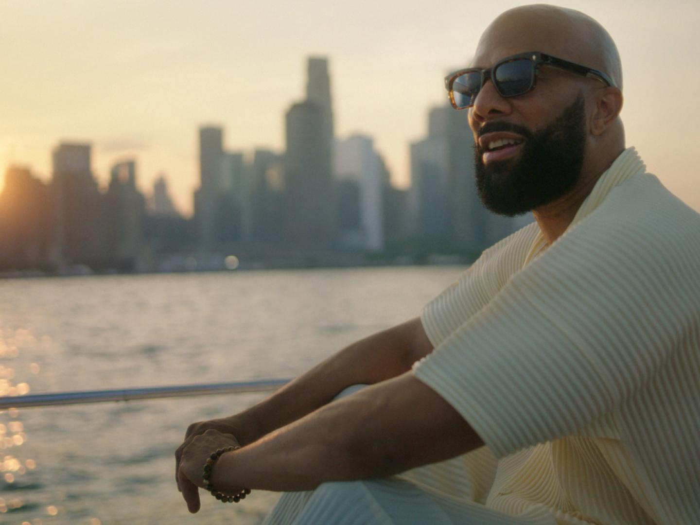 Common 在伊利诺伊州芝加哥《美国电影之旅》系列片中的剧照 Common 在伊利诺伊州芝加哥《美国电影之旅》系列片中的剧照