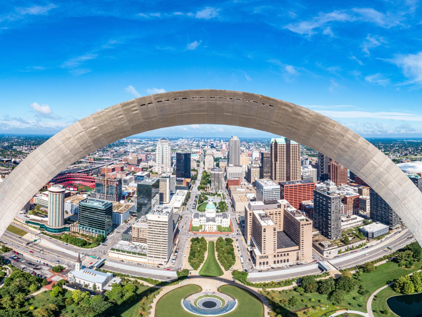 密苏里州圣路易斯大拱门独特的鸟瞰图