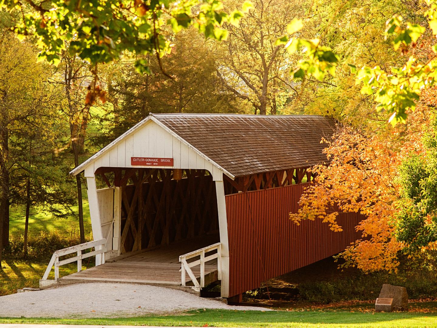 爱荷华州温特塞特风景如画的廊桥