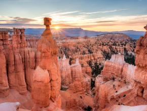 犹他州布莱斯峡谷城中峡谷底部的红色石林