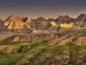 阳光照耀在恶土之上