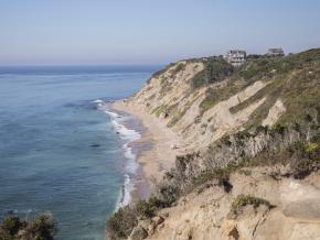 岛屿峭壁侧美景