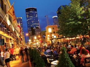 市区内涵盖 12 个街区的尼科莱特购物中心购物和餐饮区 市区内涵盖 12 个街区的尼科莱特购物中心购物和餐饮区