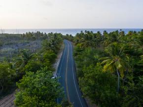 波多黎各伊莎贝拉附近的一条风景优美的公路 波多黎各伊莎贝拉附近的一条风景优美的公路