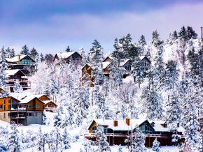冬日里的湖边度假住宿出租房