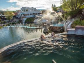 在科罗拉多州帕戈萨斯普林斯的温泉中放松身心 在科罗拉多州帕戈萨斯普林斯的温泉中放松身心