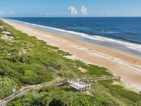 在 GTM Research Reserve 俯瞰北海滩