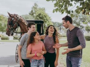 在宾夕法尼亚州的兰卡斯特来一场马车之旅，欣赏秀丽的乡间美景