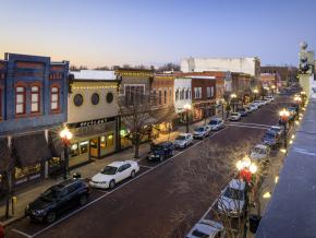 市中心的 Brick District 街区