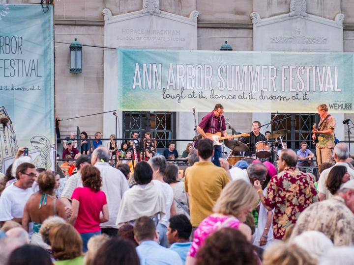 Una galería especializada en acuarelas en Ann Arbor Street Art Fair