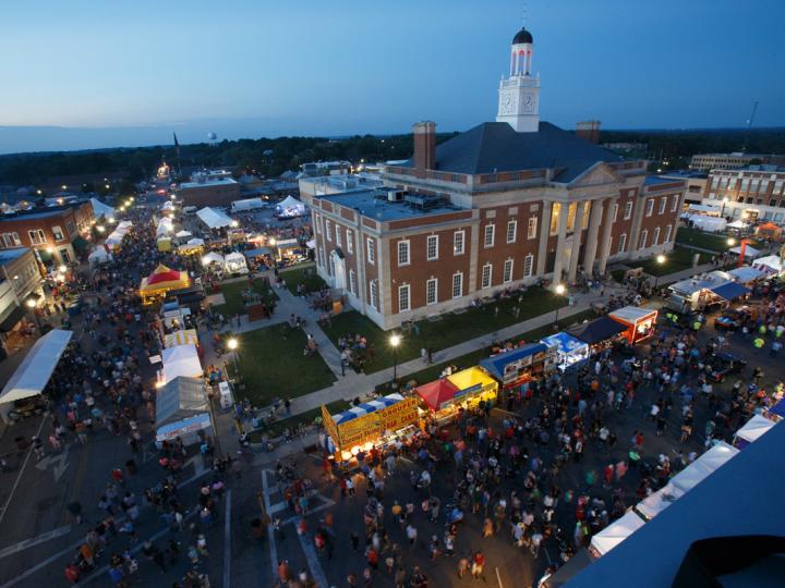 Vue aérienne de la manifestation Santa-Cali-Gon Days