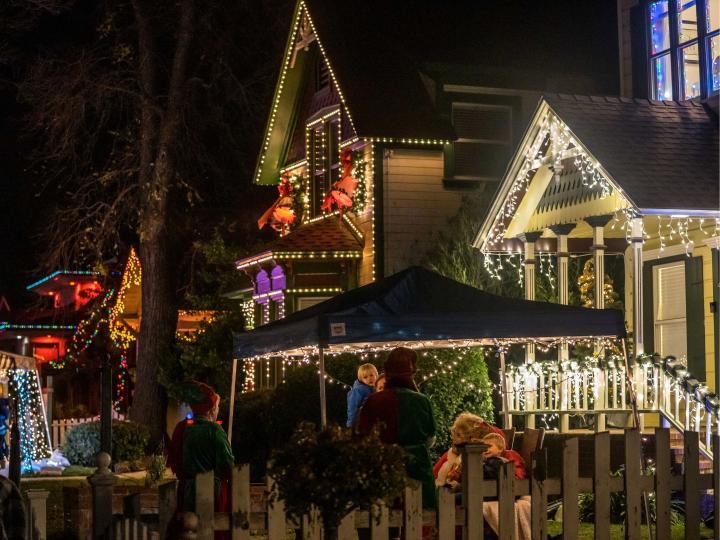 Visite de maisons victoriennes décorées pour les fêtes à Paso Robles, Californie