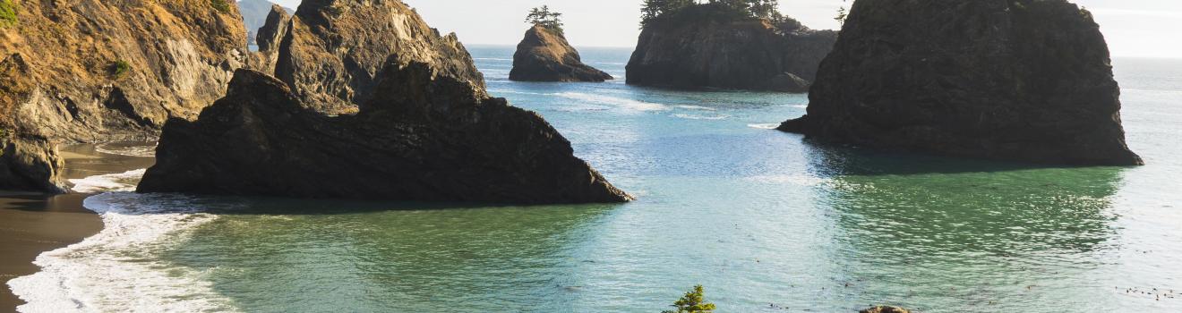 俄勒冈海岸上令人叹为观止的岩层