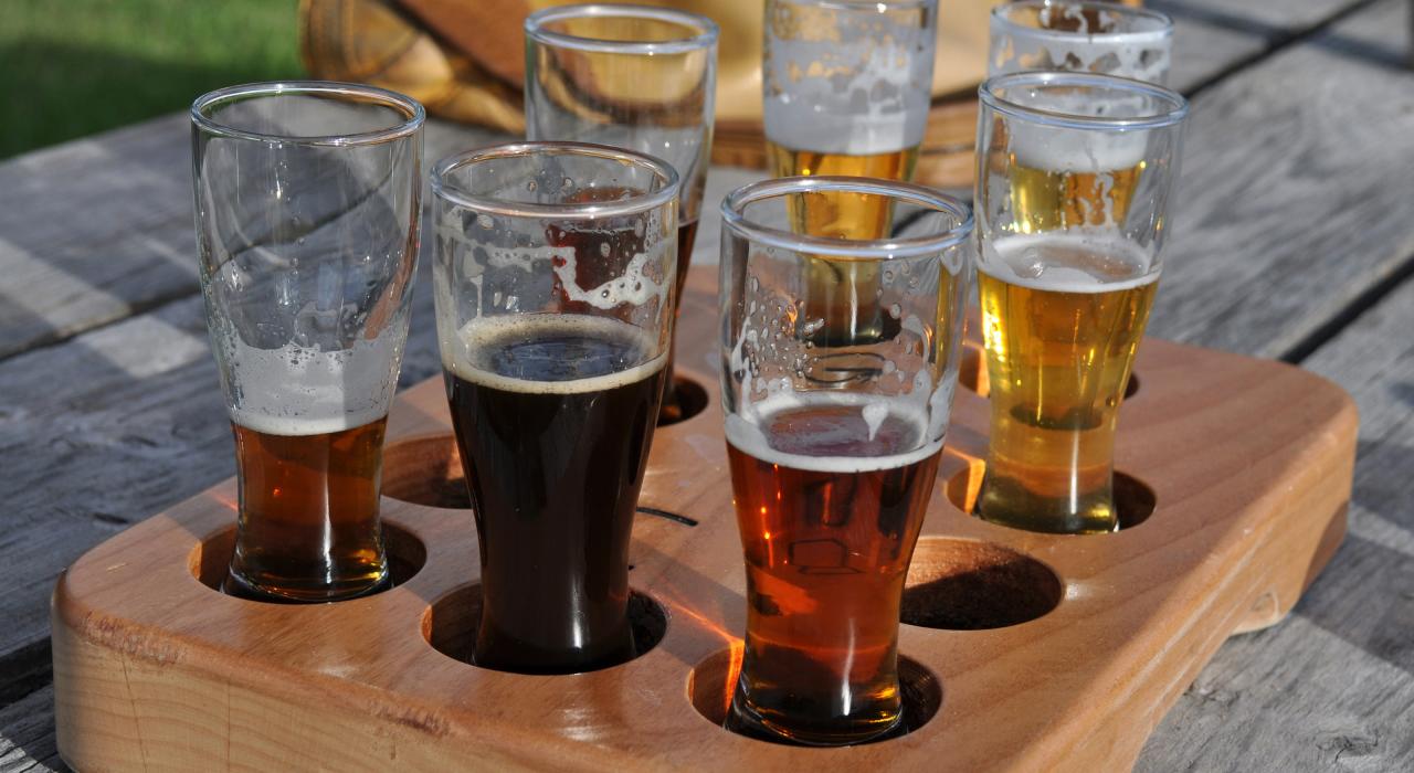 蒙大拿州波尔森的精酿啤酒杯托