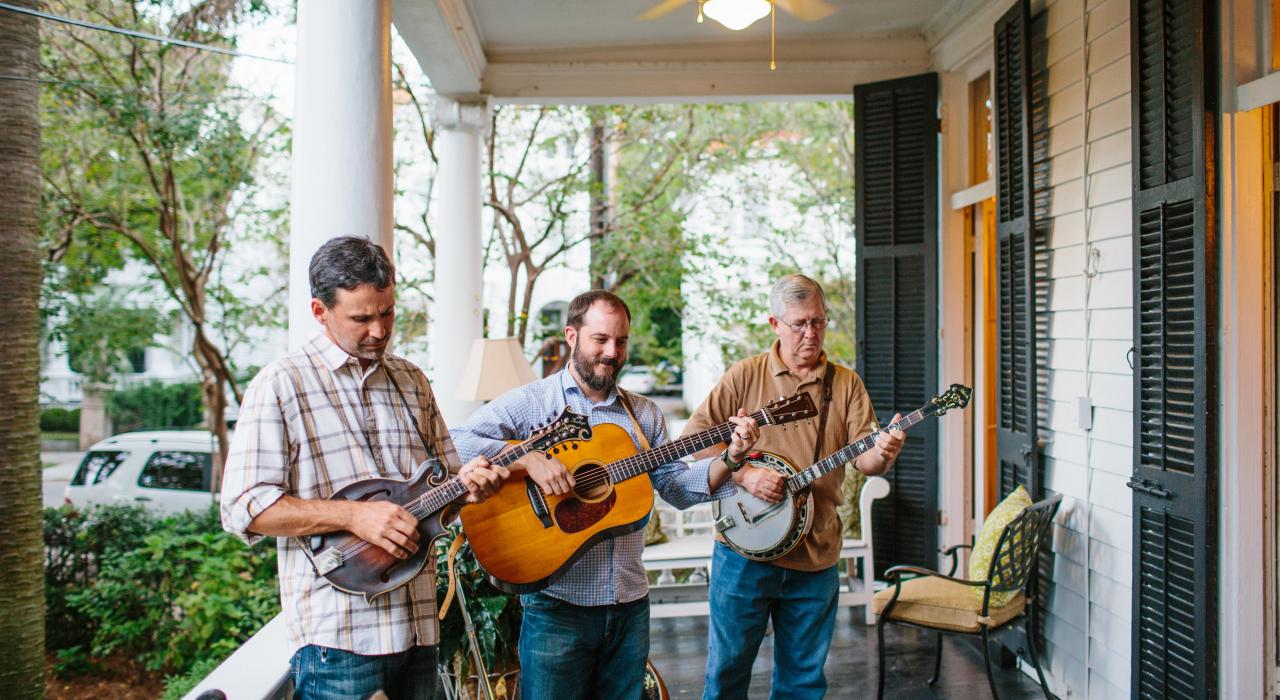 南方式“门廊派对”上的乐手