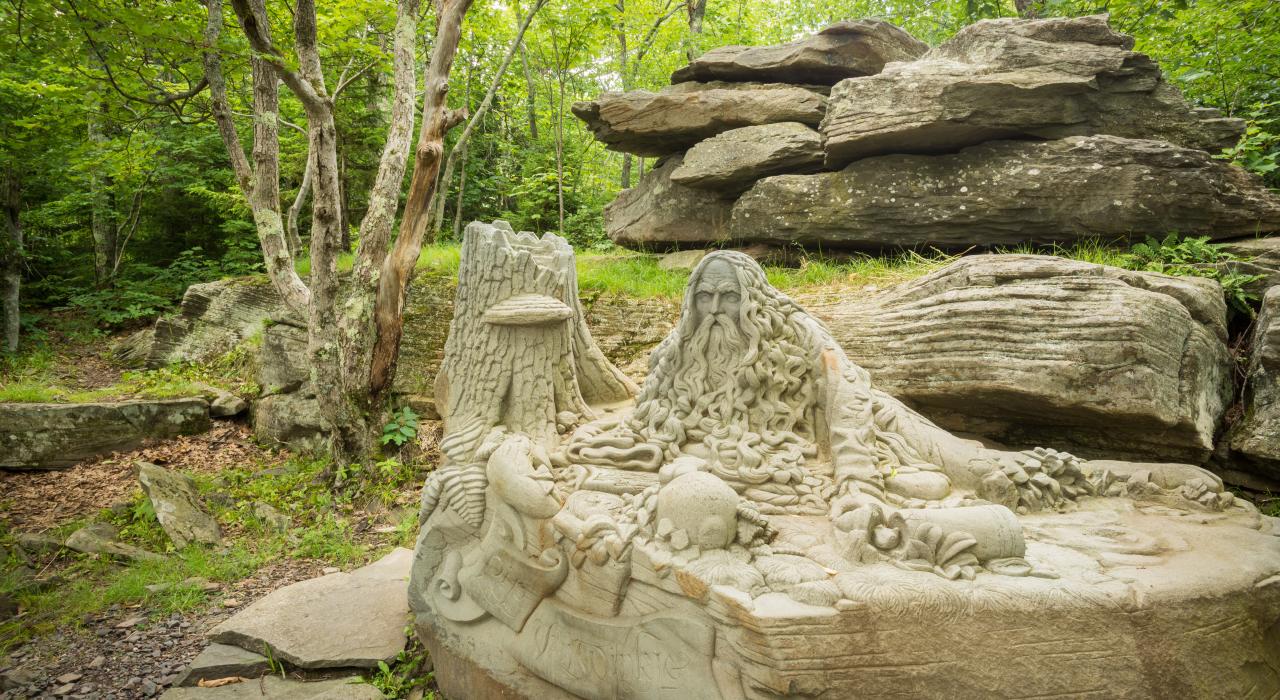 纽约州卡茨基尔山脉上的瑞普·凡·温克尔石雕