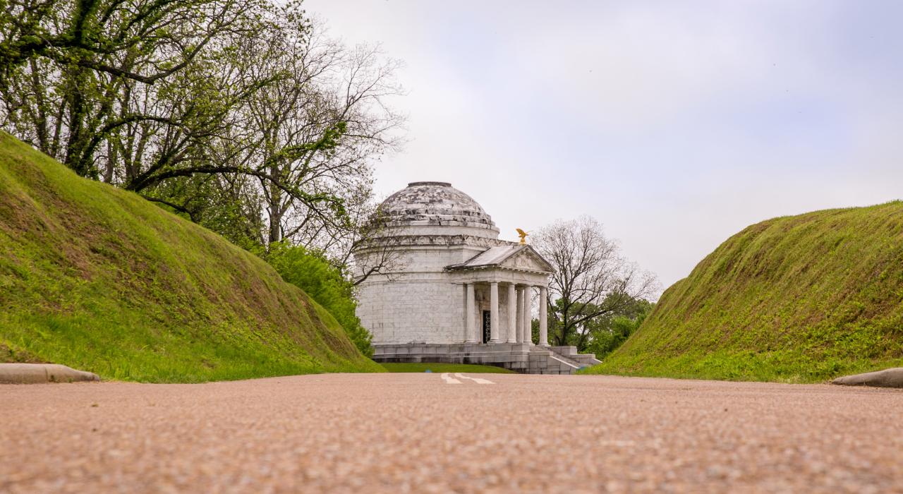 Scenic view of Illinois State Memorial in Vicksburg National Military Park, Mississippi