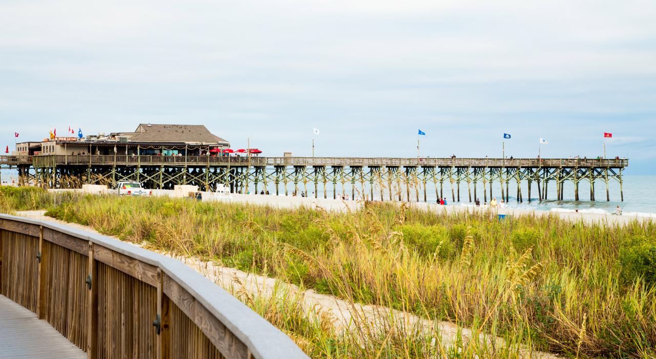 南卡罗来纳州美特尔海滩的木板路和码头