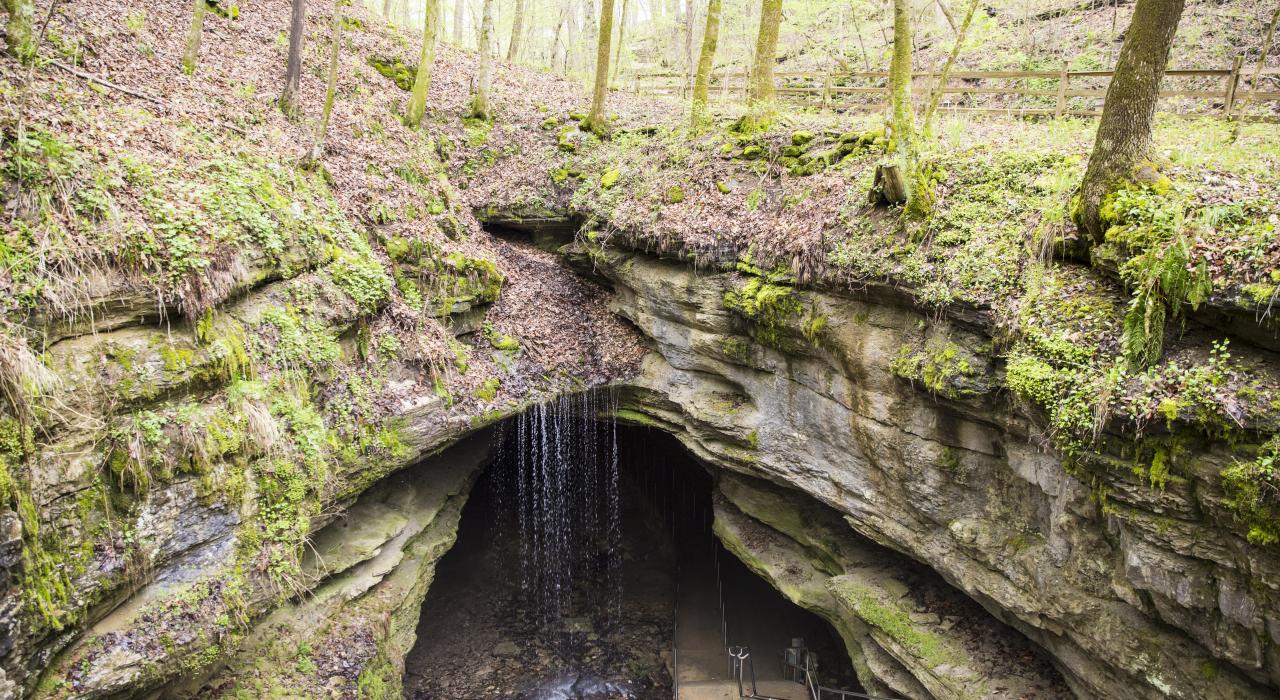 Entrée de la Mammoth Cave au Mammoth Cave National Park dans le Kentucky