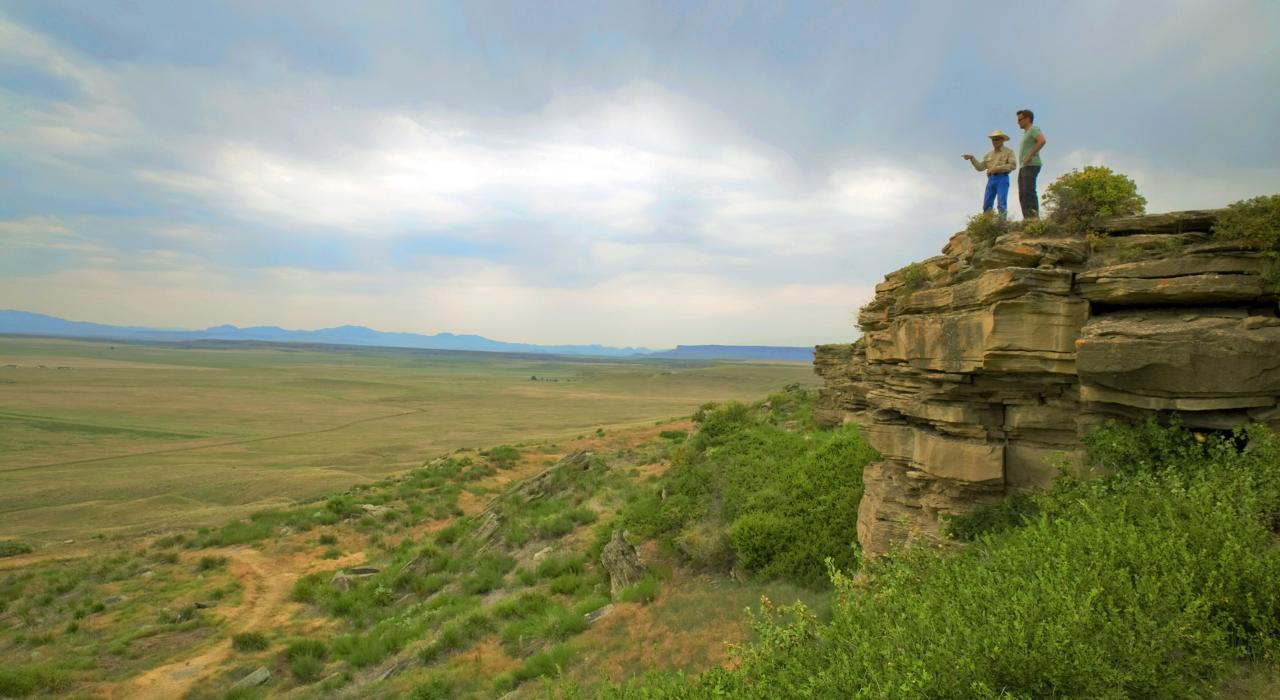 De pie en un mirador de la zona central de Montana