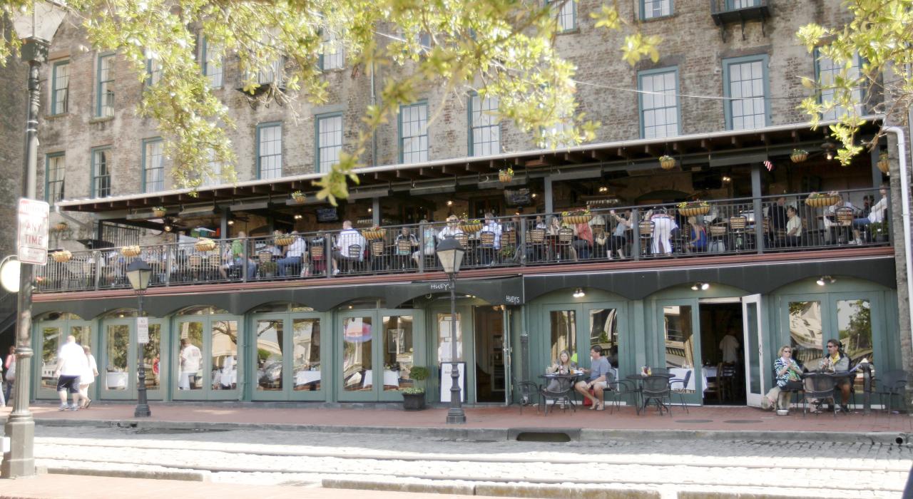 Un restaurant dans River Street à Savannah, en Géorgie