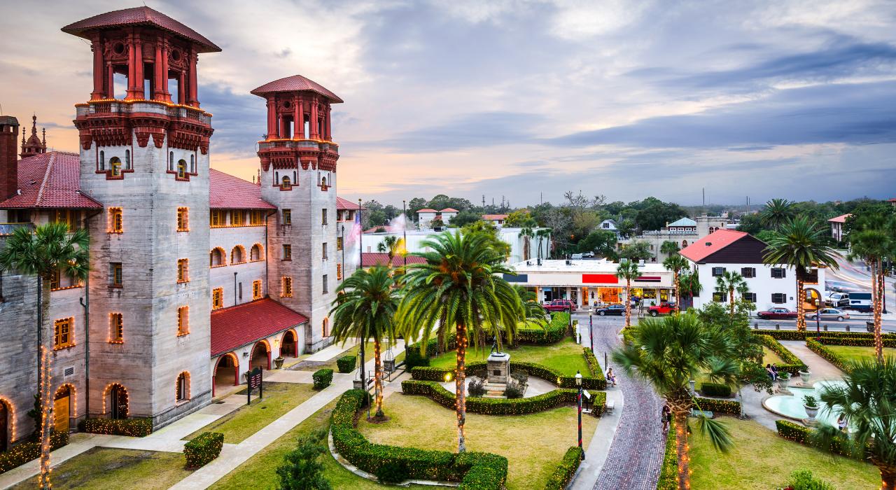 City hall y Alcazar Courtyard en St. Augustine, Florida