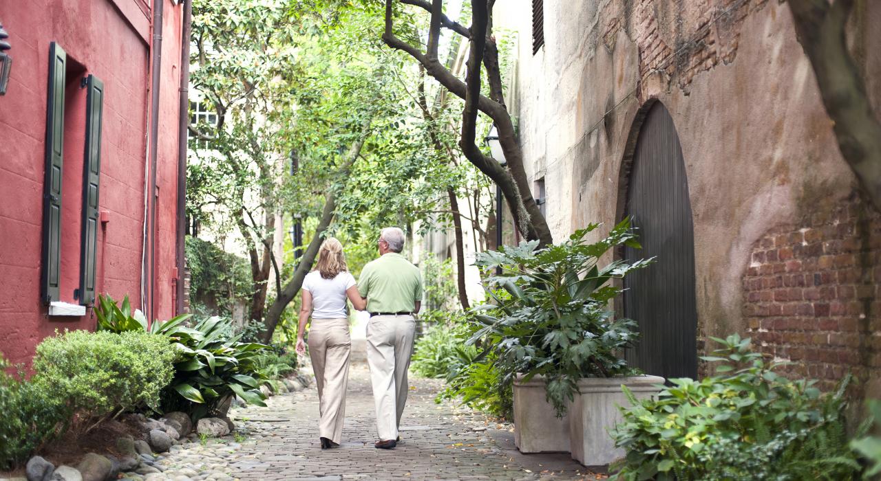 在法语区的鹅卵石街道上徜徉