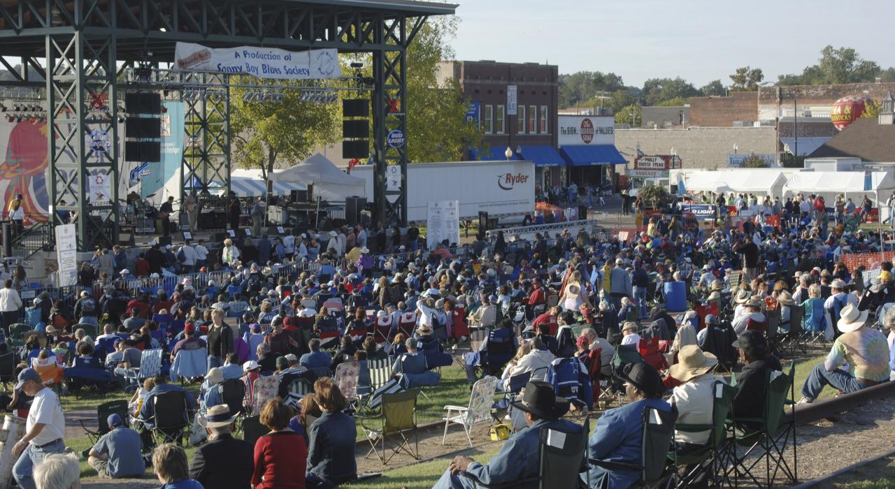 阿肯色州海倫納的重頭戲：King Biscuit 藍調音樂節