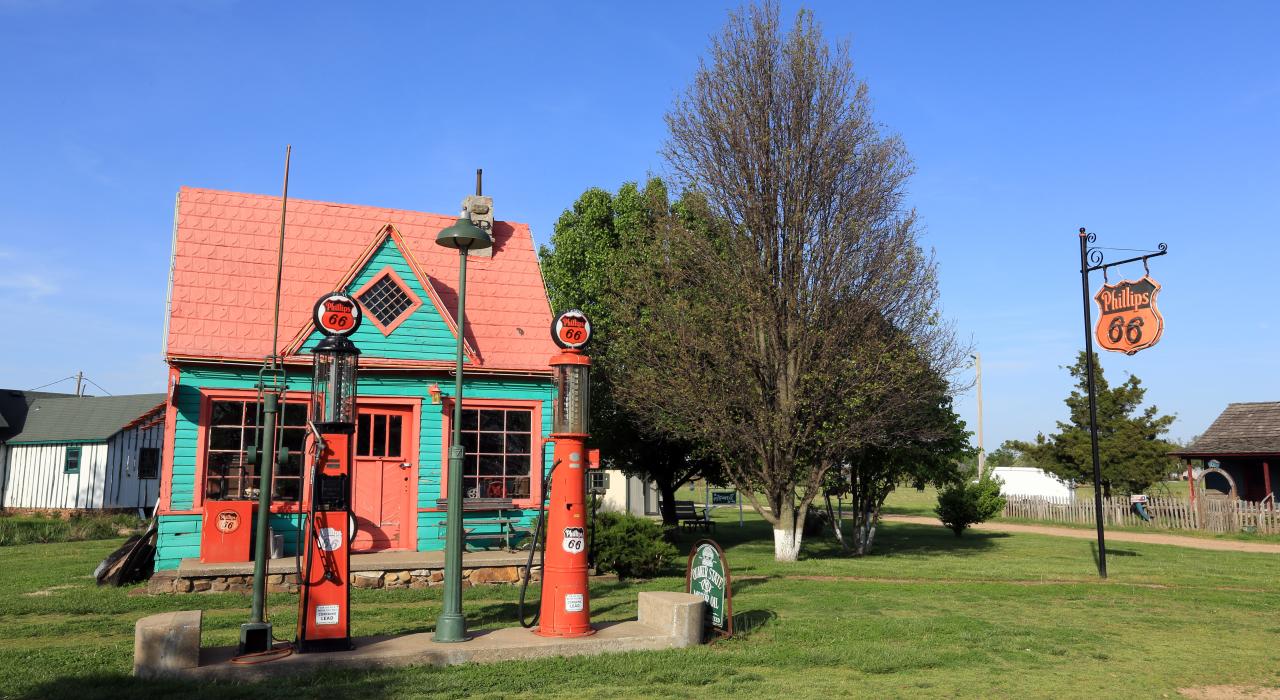 Retro gas station at Red Oak II in Carthage, Missouri