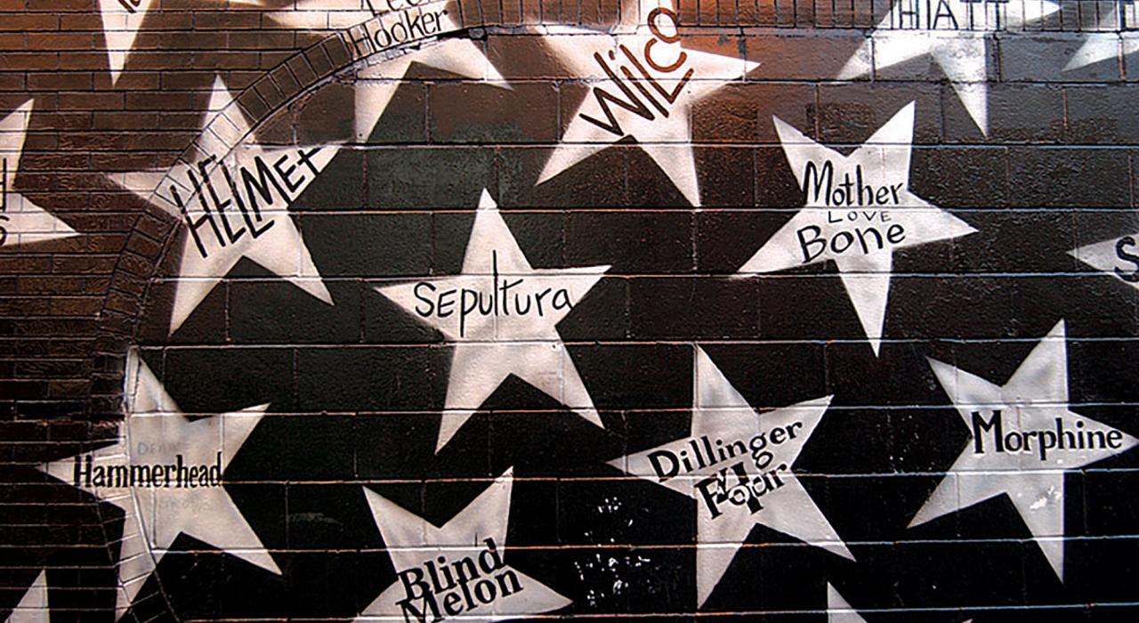 第一大道和 7th St. Entry 音乐馆外的“The Stars”艺术作品