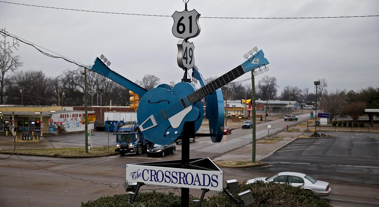 密西西比州克拉克斯戴尔的交叉路口，相传，Robert Johnson 在这里将灵魂卖给了魔鬼以换取演奏蓝调音乐的能力