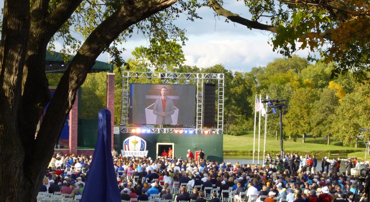 在梅迪纳乡村俱乐部欣赏到的 2012 年莱德杯高尔夫球赛的一幕