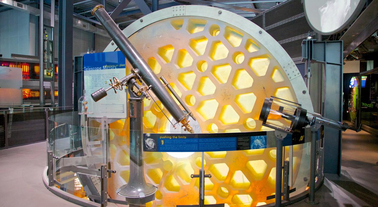 康宁玻璃博物馆内的望远镜