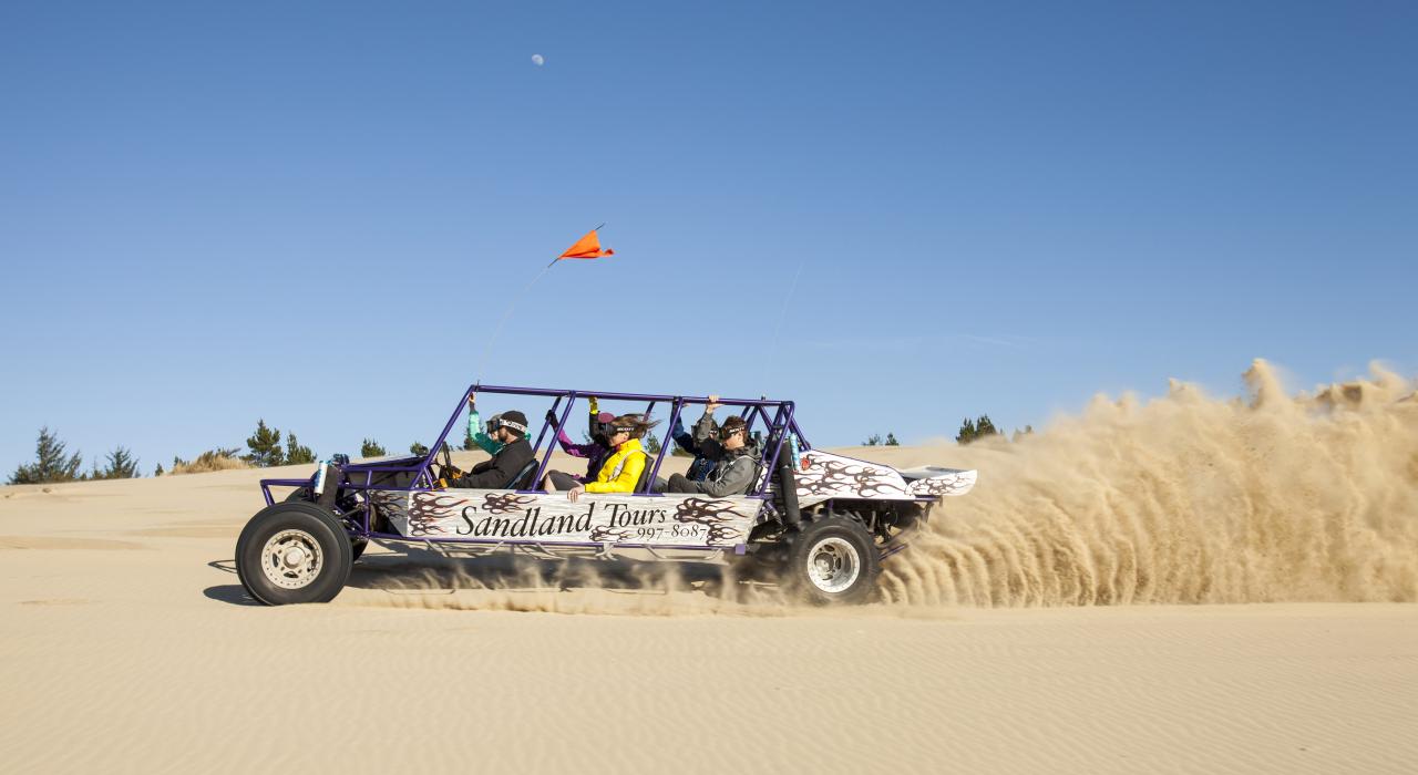 乘坐沙漠越野车欣赏俄勒冈州海岸风光