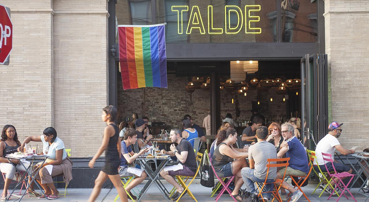 伊利街时尚街区户外餐饮