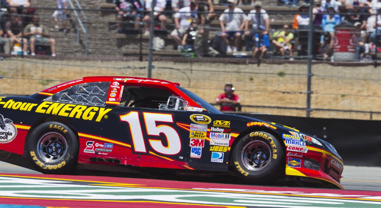 索诺马赛道全年不间断的高速赛车活动